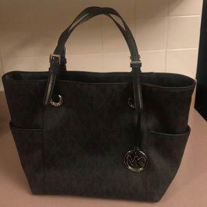 Michael Kors Jet Set Shoulder Bag